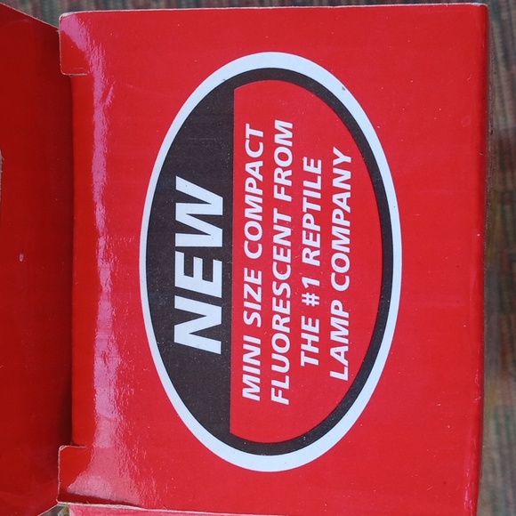 ZooMed Reptisun 10.0 UVB 13 Watt Desert Mini Compact Fluorescent Bulb. - Picture 3 of 7